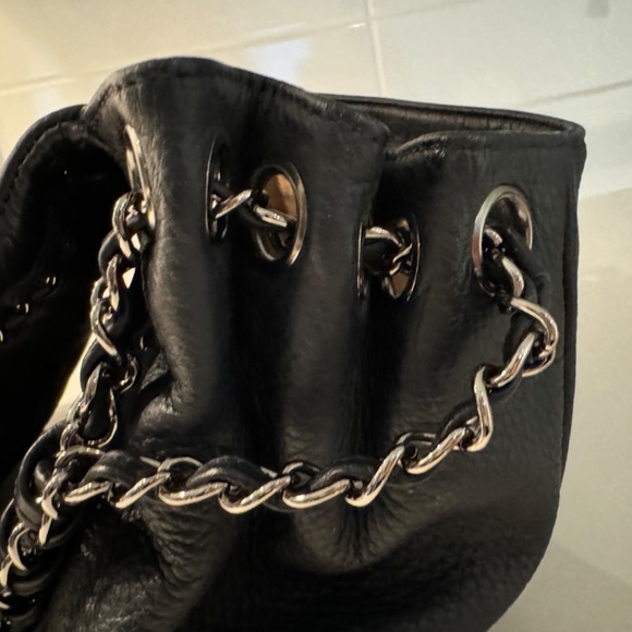 Vintage CHANEL Leather Luxe Ligne accordion flap bag - Picture 8 of 17